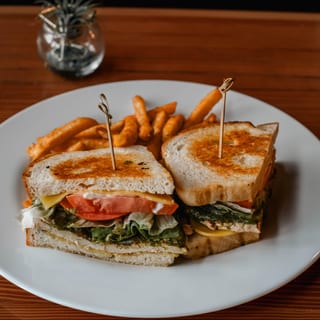 Chiggen Pesto Sandwich